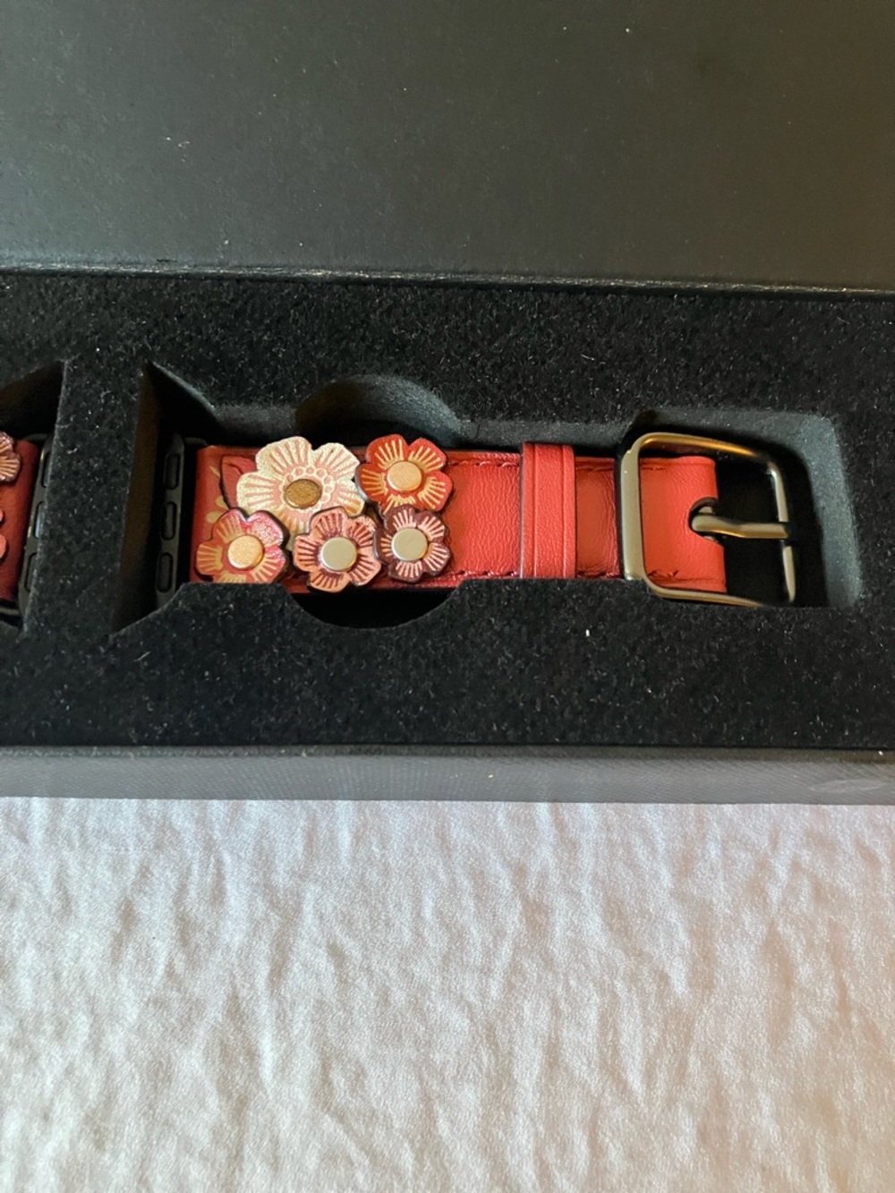 Coach: 2016 Red Leather Tea Rose Appliqué Apple Watch Band- 38mm-40mm- IOB - Picture 10 of 15